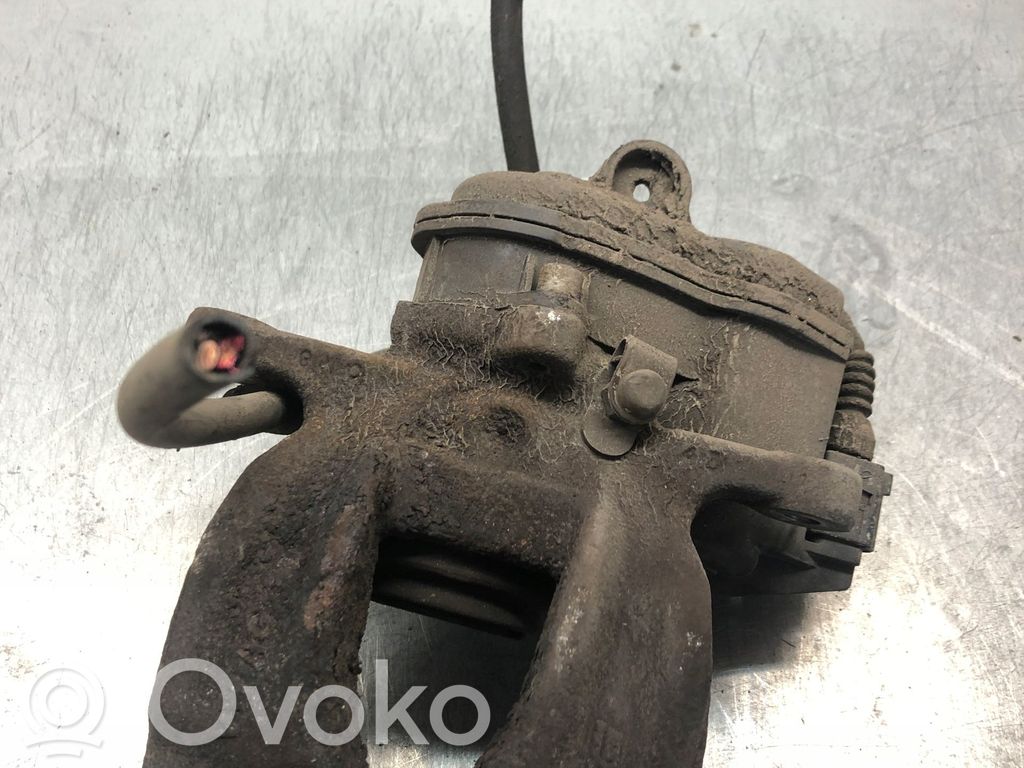 Audi A4 S4 B9 Tylny zacisk hamulcowy 