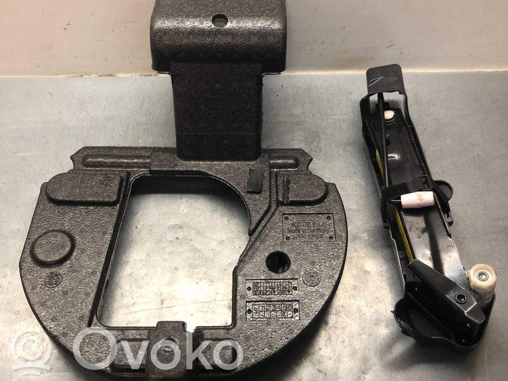 Työkalusarja   4G0012109A,4G0011031F,4G0012109A