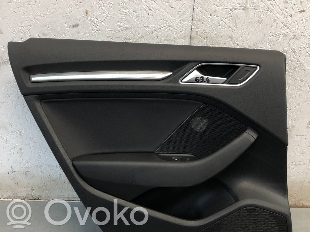 Audi A3 S3 8V Dvidurio galinių vietų šoninis apdailos skydas 