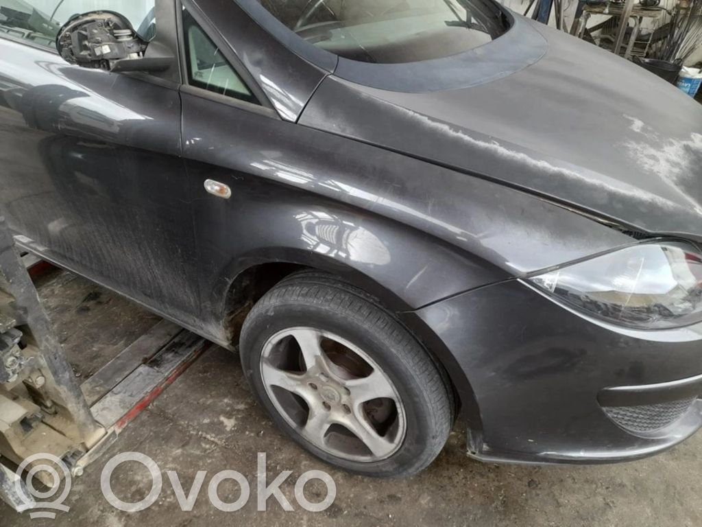 Seat Altea Etulokasuojan reuna 