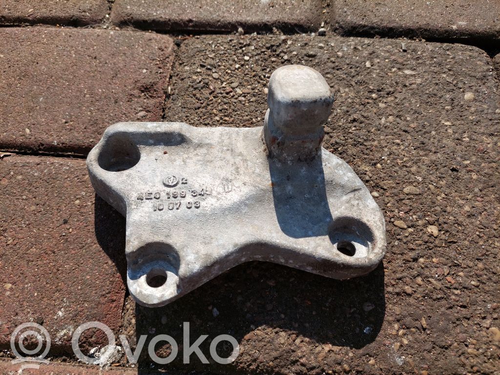 Audi A8 S8 D3 4E Engine mounting bracket 