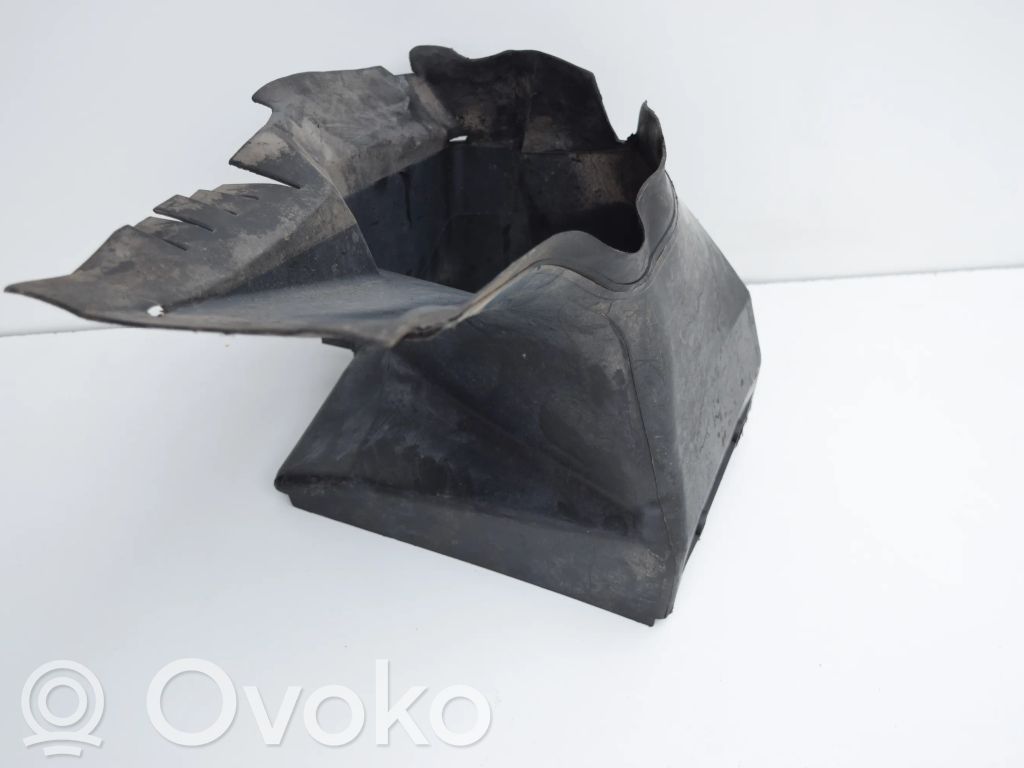 Audi A4 S4 B5 8D Osłona wentylatora chłodnicy 