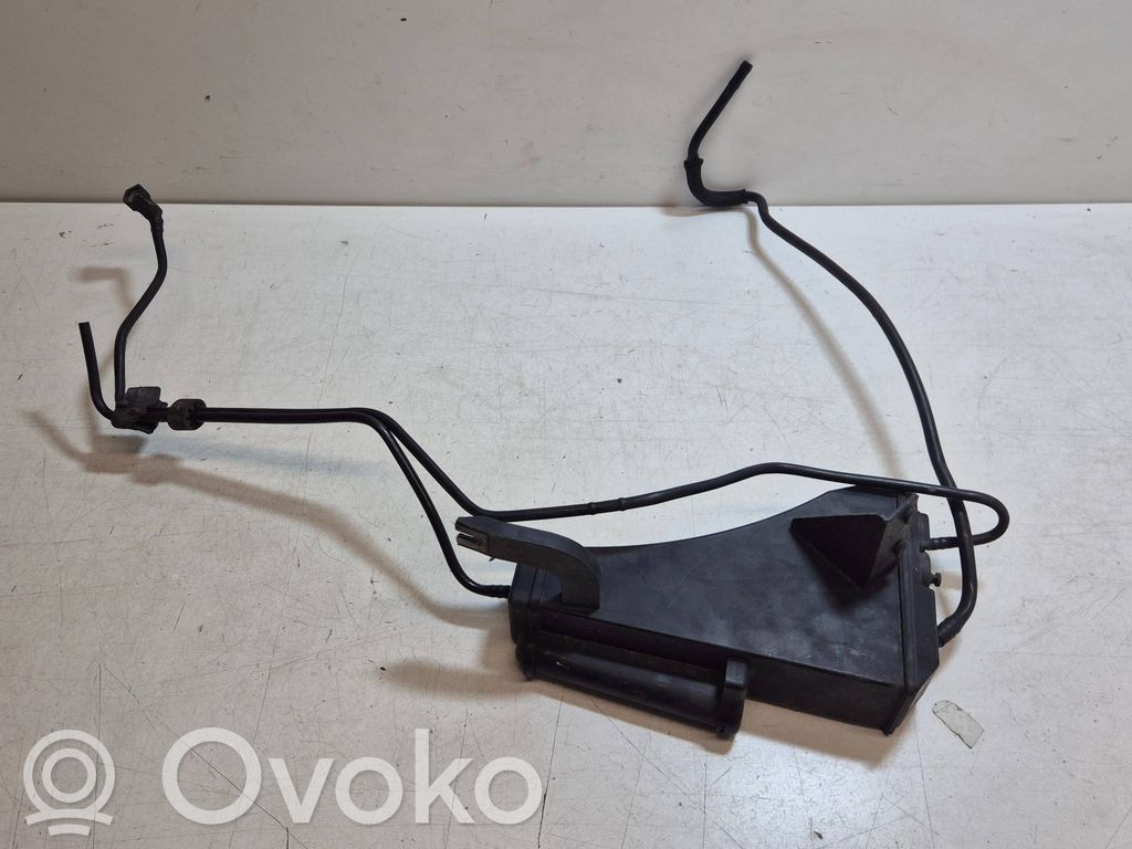 Audi A4 S4 B7 8E 8H Aktiivihiilisuodattimen polttoainehöyrysäiliö 
