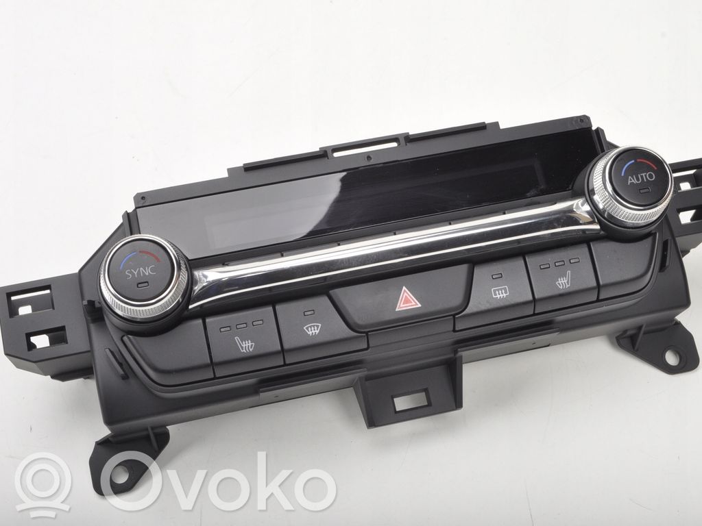 Mazda CX-30 Przycisk / Włącznik klimatyzacji A/C 