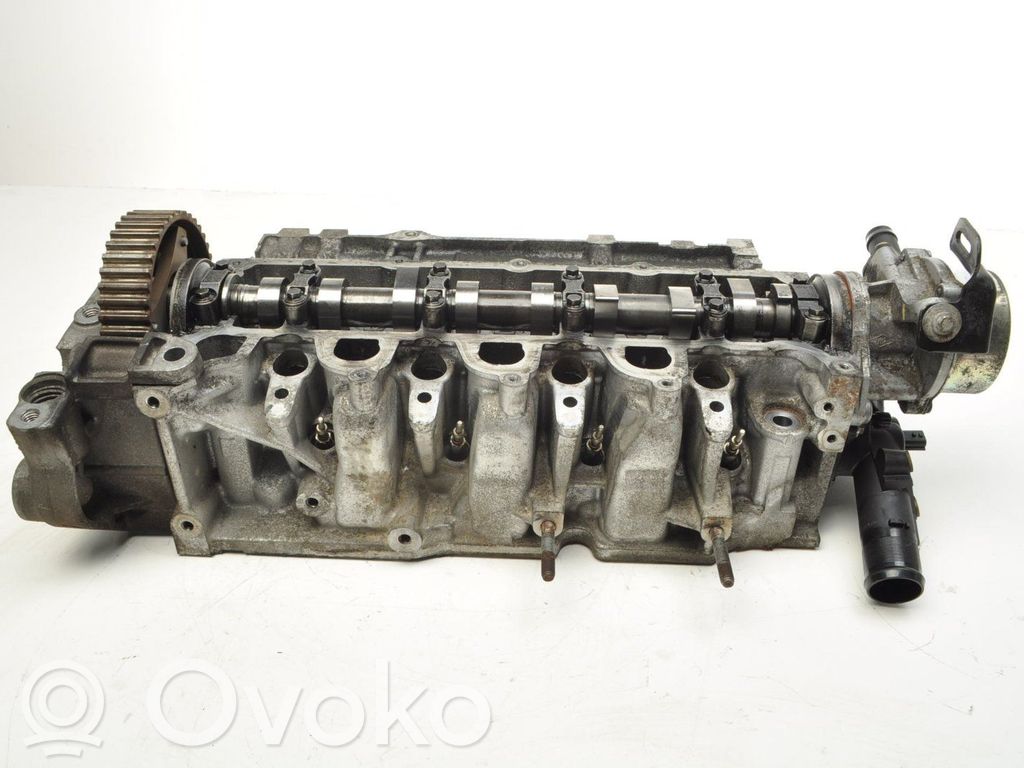 Mercedes-Benz A W176 Engine head 