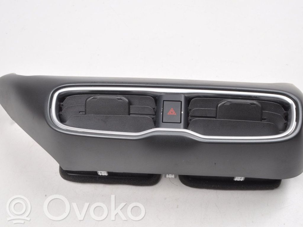 Nissan Juke II F16 Grilă ventilație/ramă laterală bord 