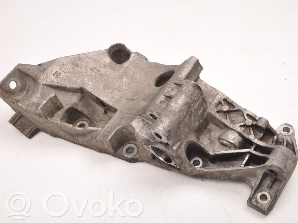 BMW 1 F20 F21 Mocowanie alternatora 