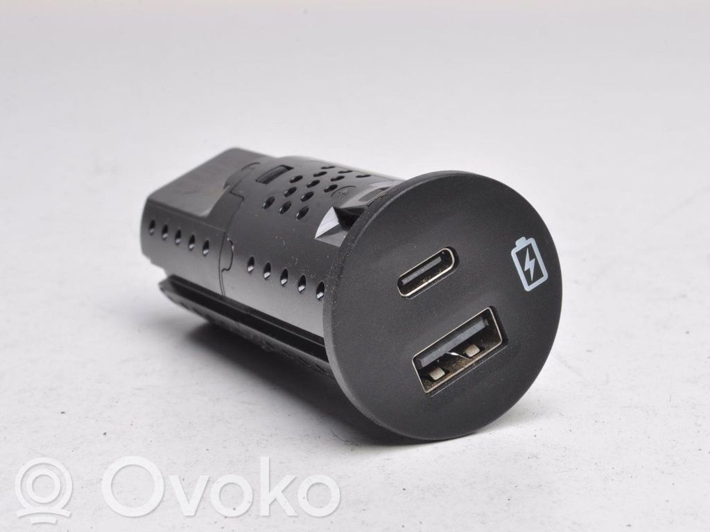 Ford Kuga III USB-pistokeliitin 
