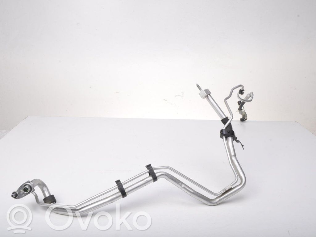 Ilmastointilaitteen putki (A/C)   JX6119A834PD