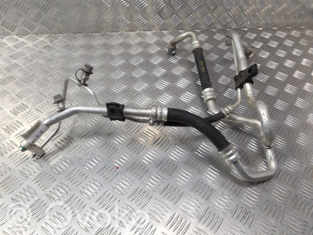 Tesla Model S Ilmastointilaitteen putki (A/C) 