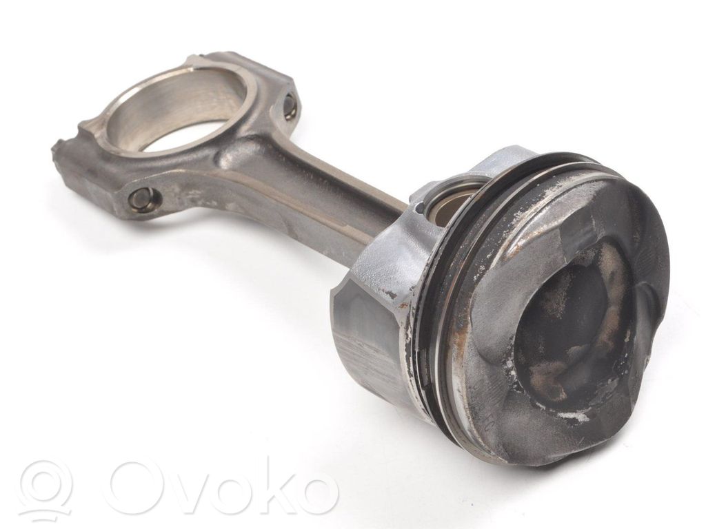 Ford Fiesta Piston with connecting rod 