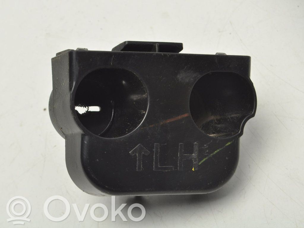 Rear bumper mounting bracket