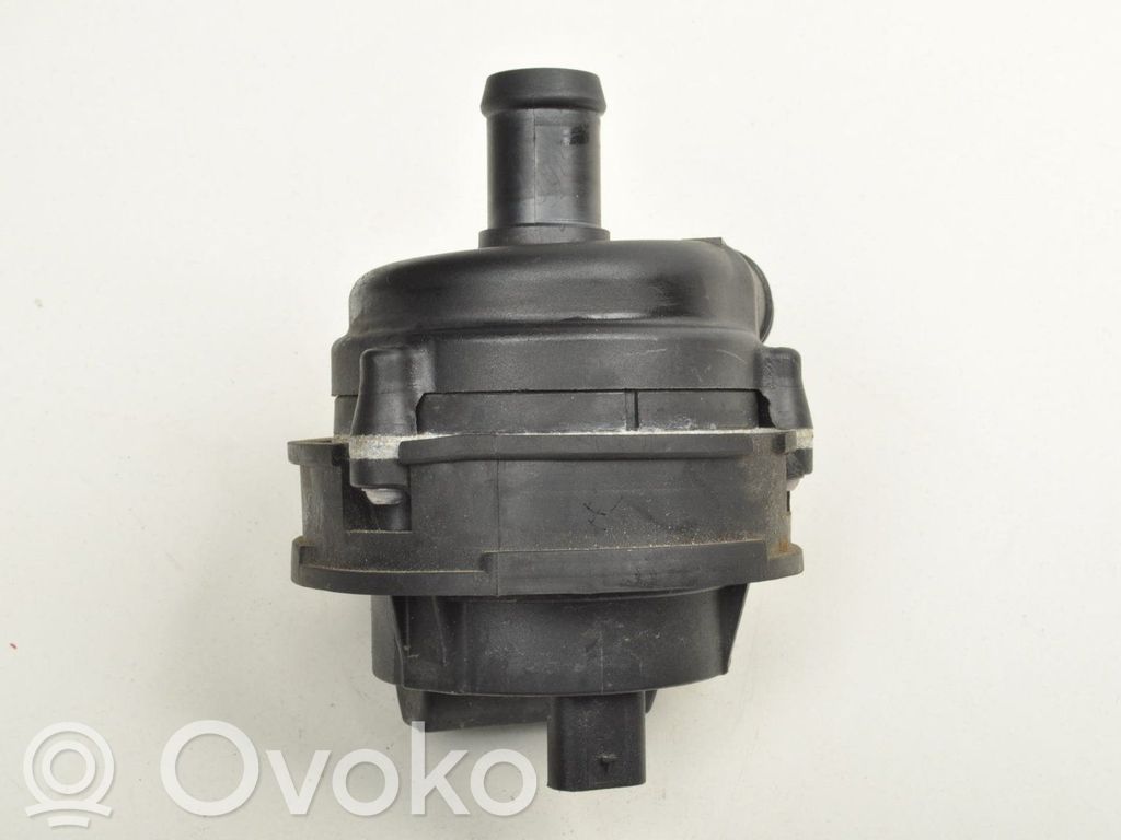 Bomba de agua   J9D318D475AA