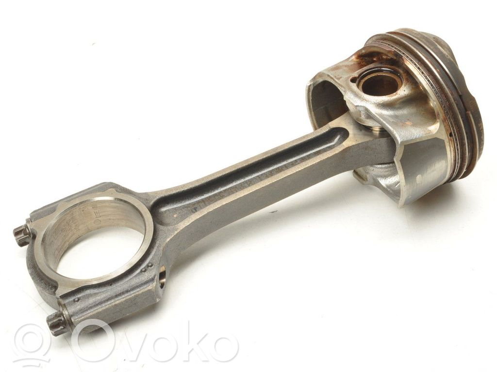 Ford Focus Piston with connecting rod 