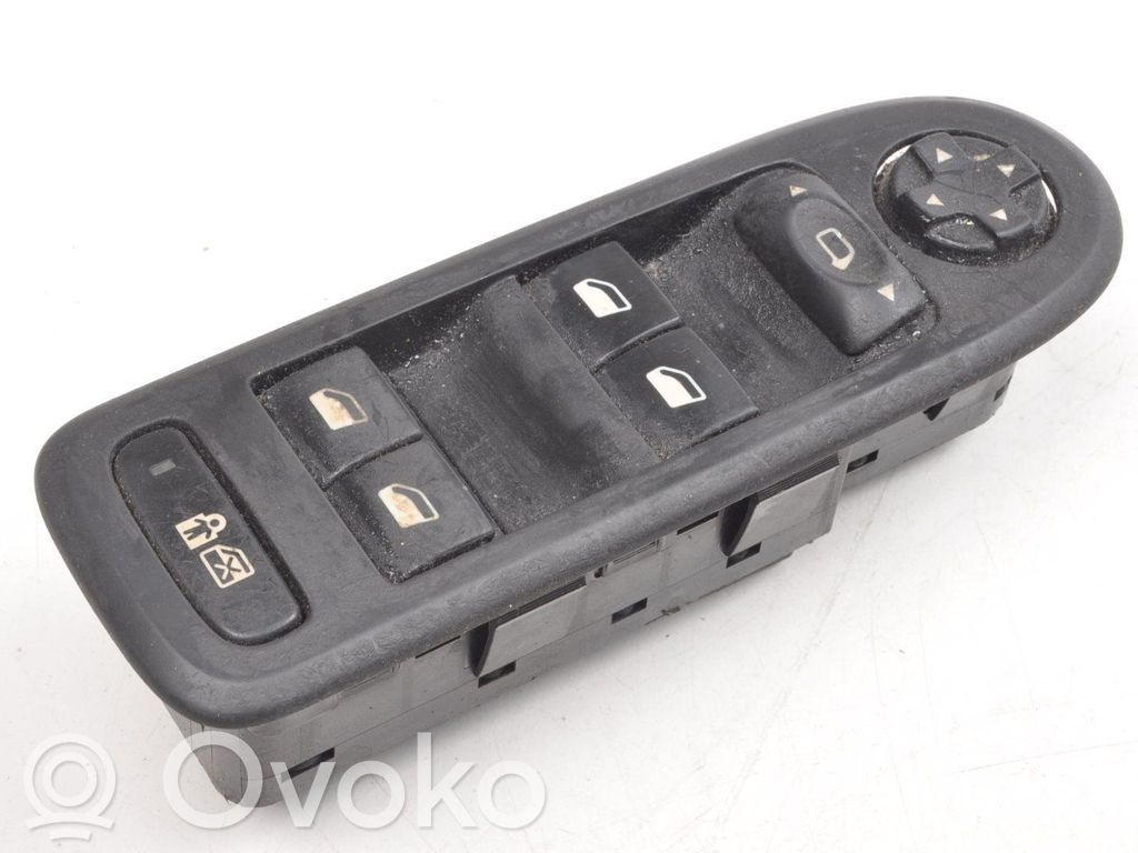Peugeot 308 Quarter vent window switch 