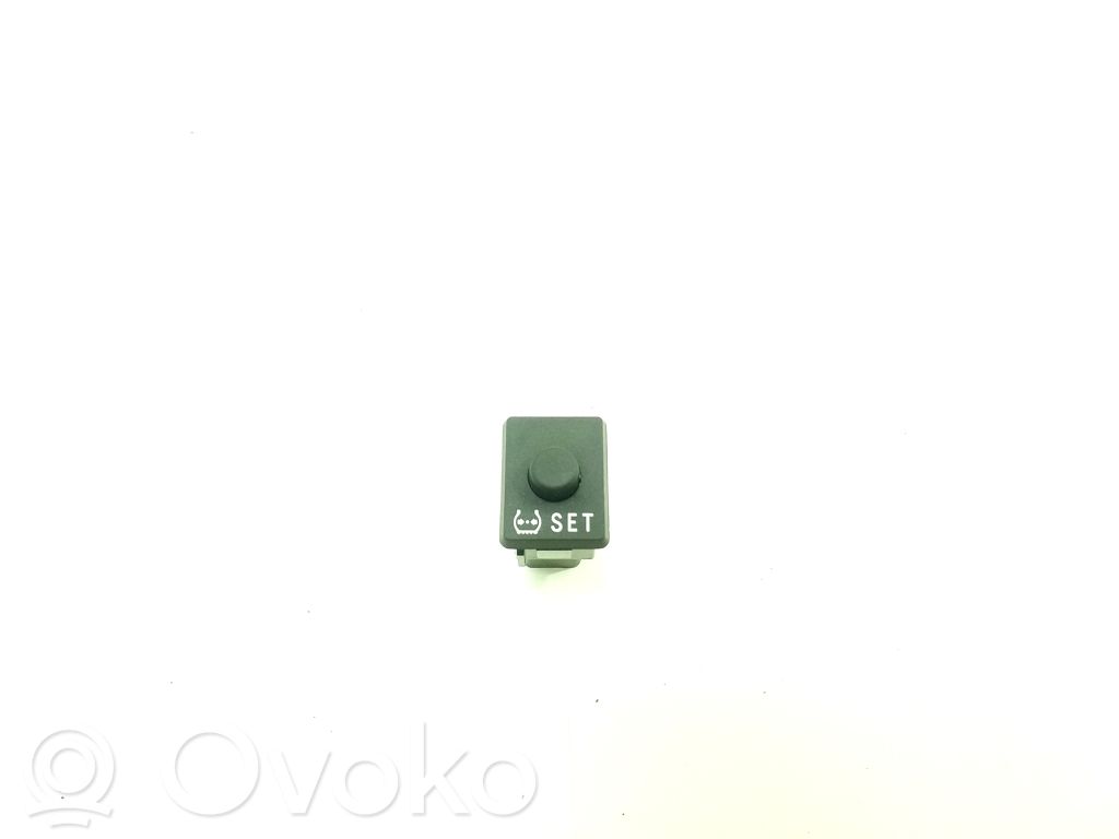 Toyota RAV 4 (XA40) Inne przełączniki i przyciski 