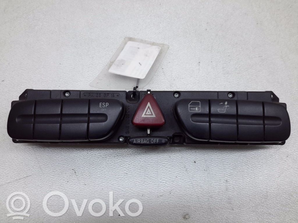 Mercedes-Benz C W203 Botón interruptor de luz de peligro 