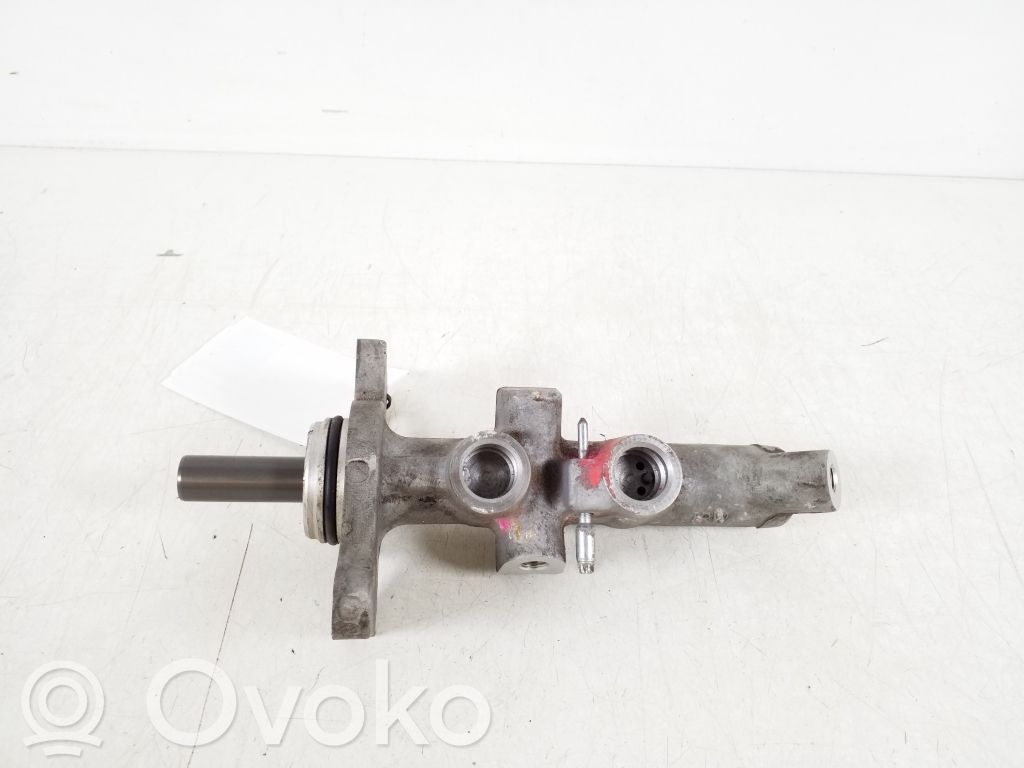 Toyota Corolla E120 E130 Galvenais bremžu cilindrs 