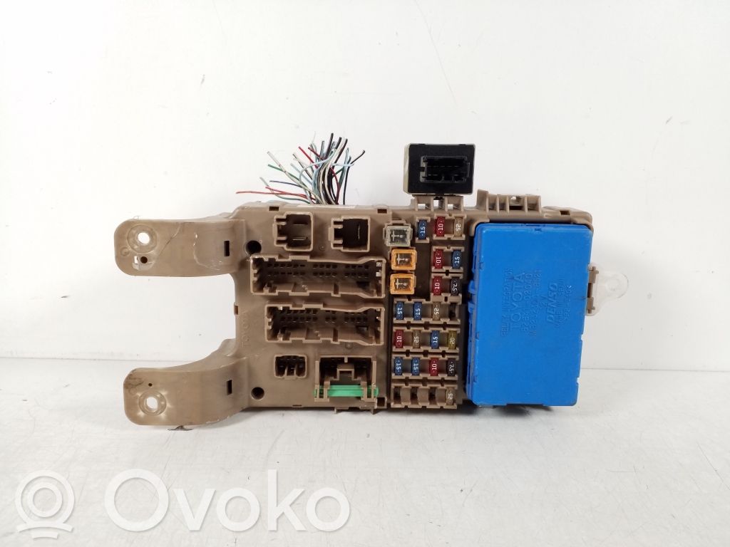 Toyota Corolla E120 E130 Fuse module 