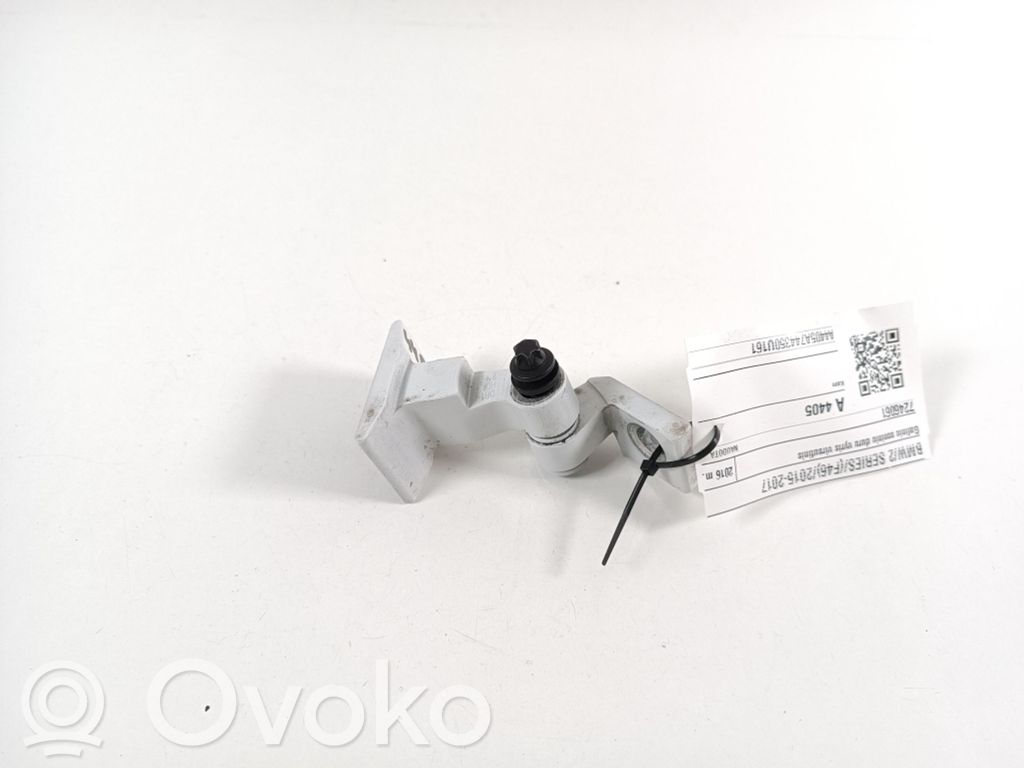 BMW 2 F46 Zawias górny drzwi tylnych 