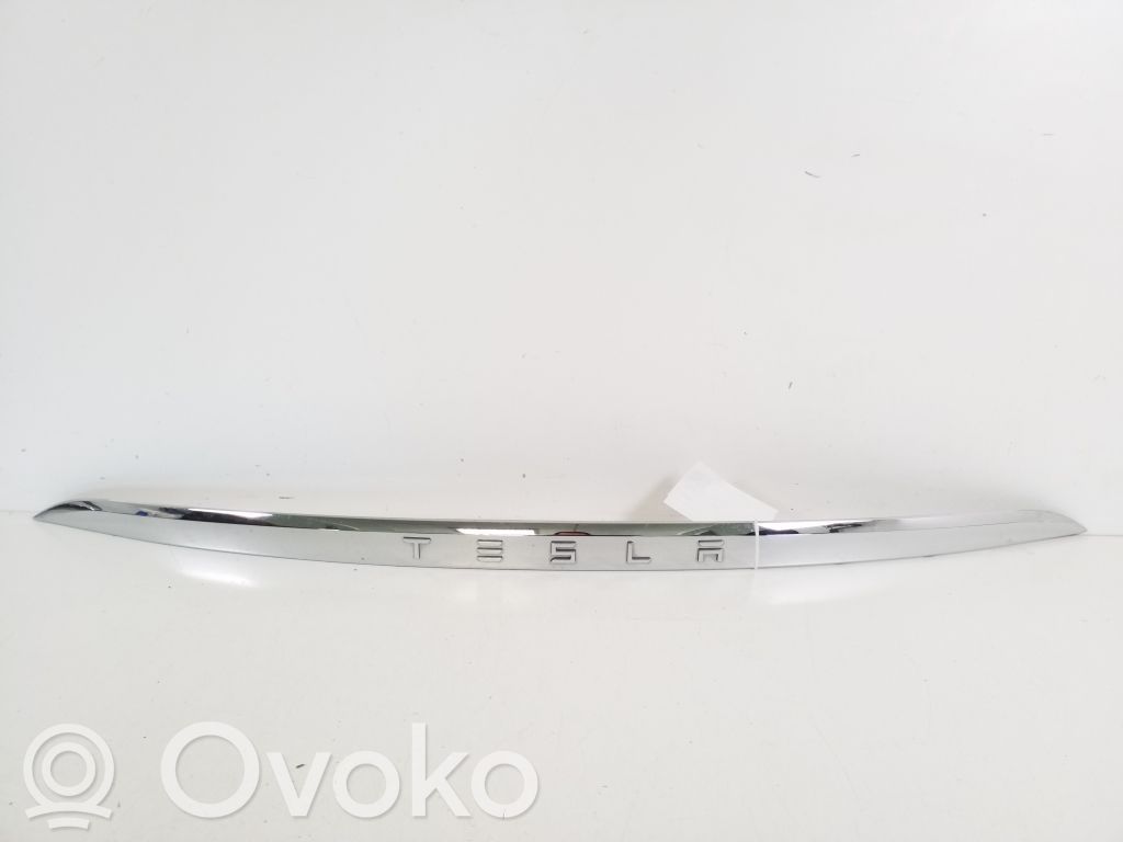 Tesla Model X Tailgate trim 