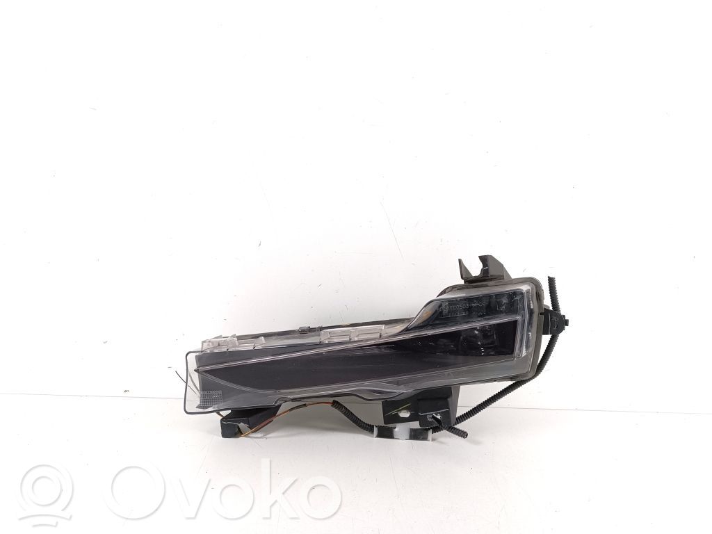 Tesla Model 3 Miglas lukturis priekšā 