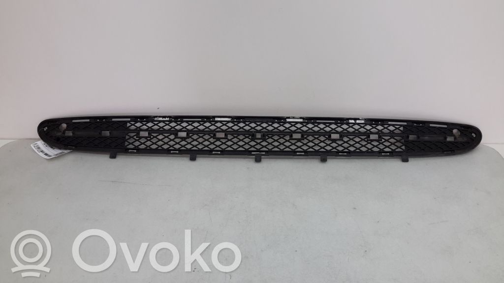Mercedes-Benz C W203 Kratka dolna zderzaka przedniego 