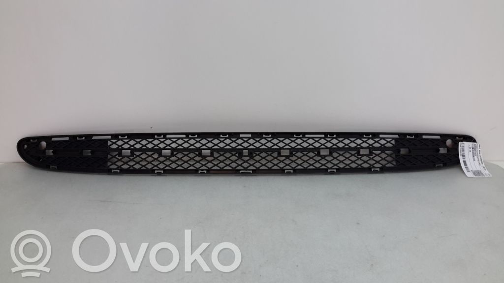 Mercedes-Benz C W203 Kratka dolna zderzaka przedniego 