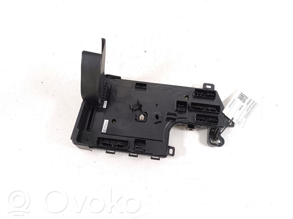 Tesla Model 3 Comfort/convenience module 