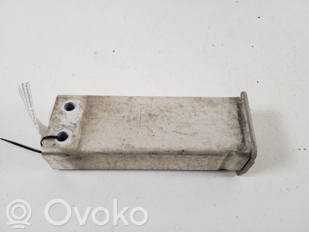 Tesla Model 3 Priekšpusē bampera amortizators 