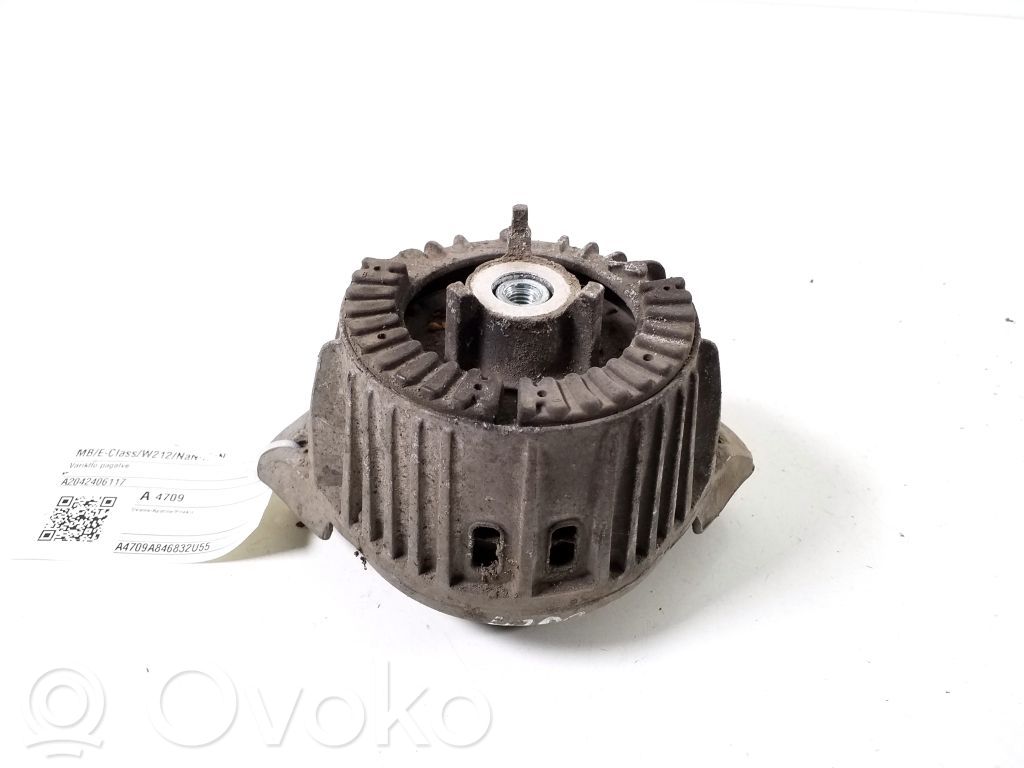 Mercedes-Benz E W212 Engine mount bracket 