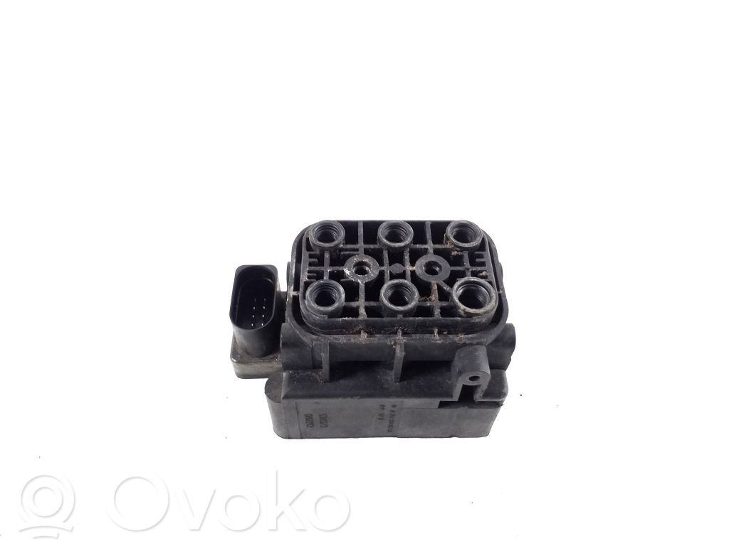 Mercedes-Benz ML W164 Rozdzielacz / Blok zaworowy zawieszenia pneumatycznego osi tylnej 