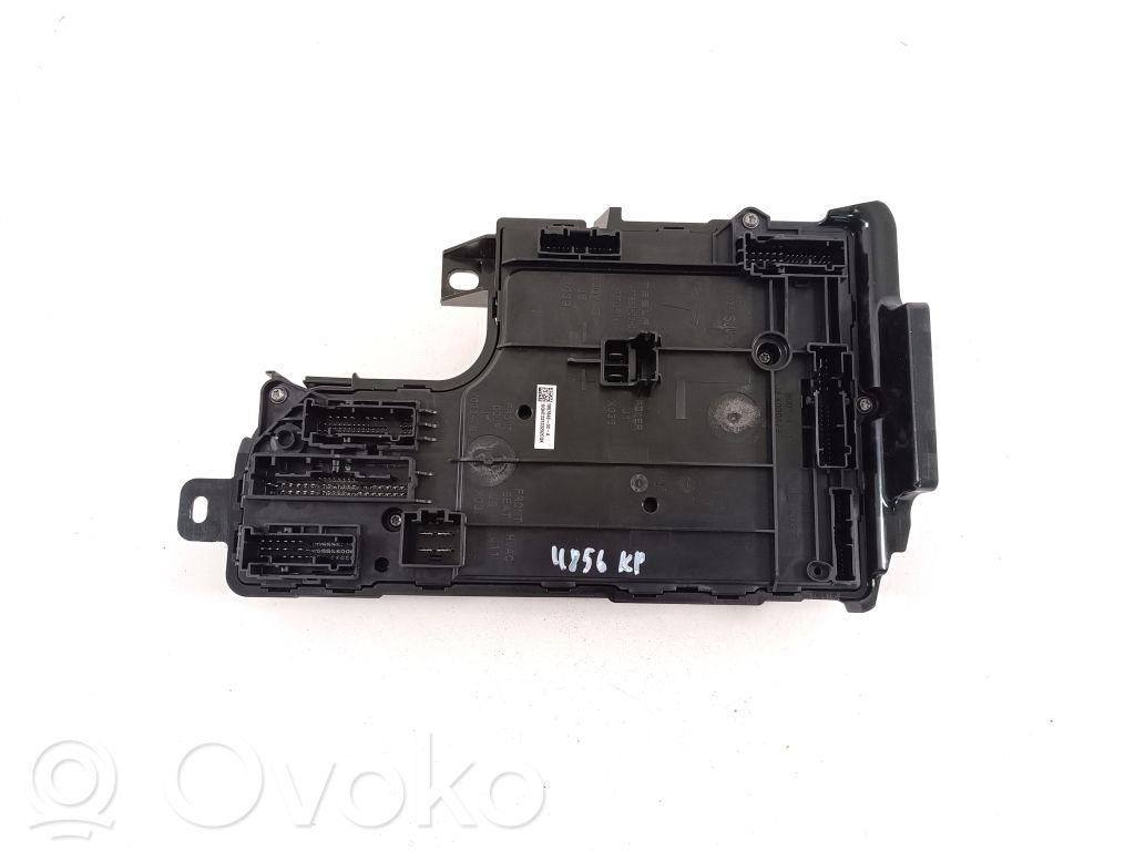 Tesla Model Y Comfort/convenience module 
