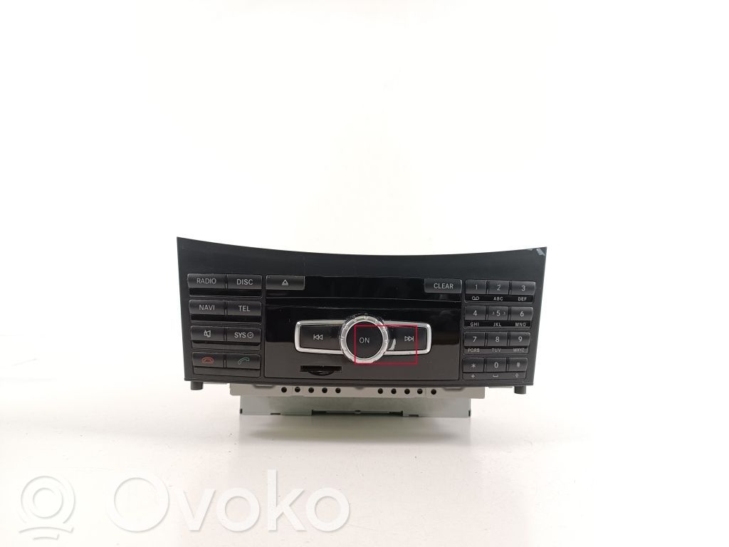 Panel / Radioodtwarzacz CD/DVD/GPS   A2129005327