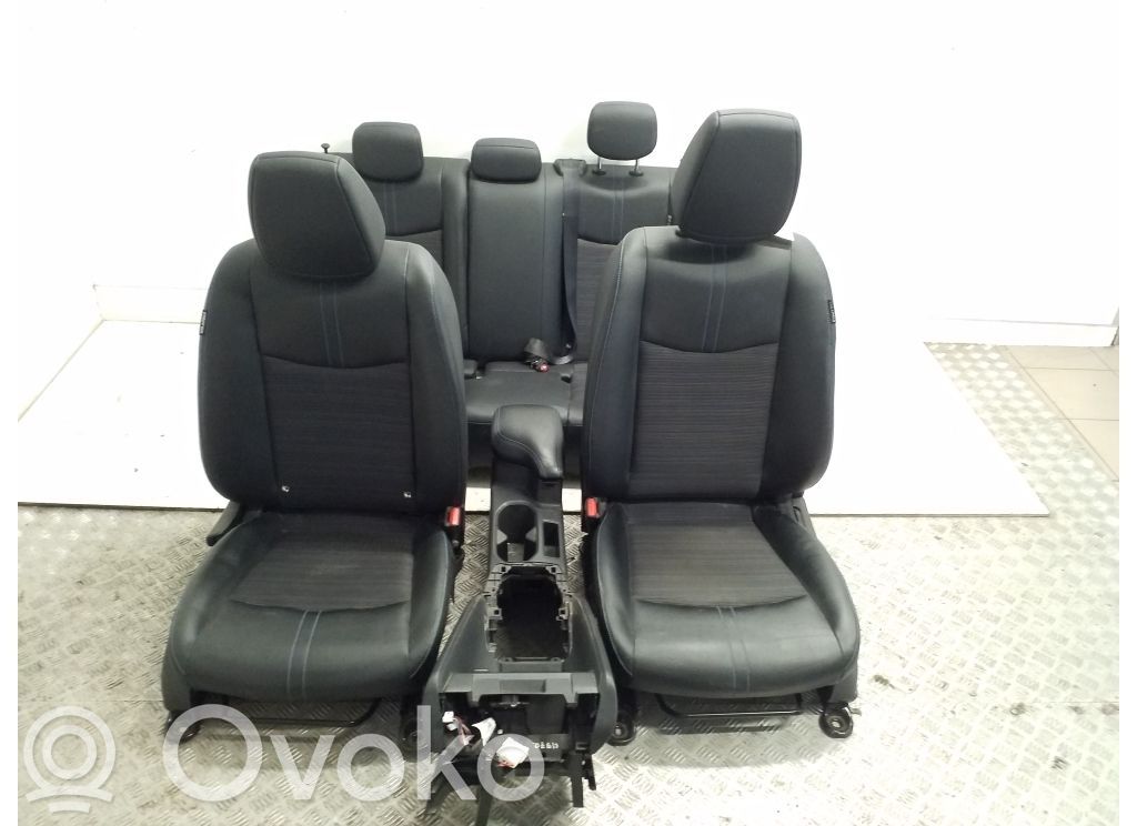 Nissan Leaf II (ZE1) Set interni