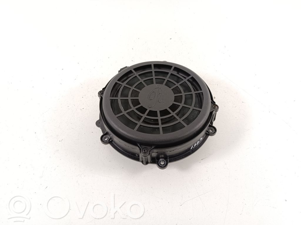 Porsche Cayenne (9Y0 9Y3) Takaoven kaiutin 