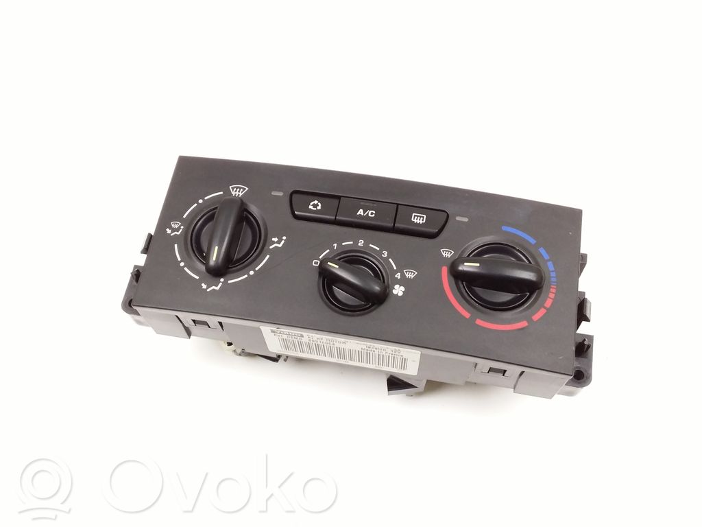 Peugeot 207 Climate control unit 