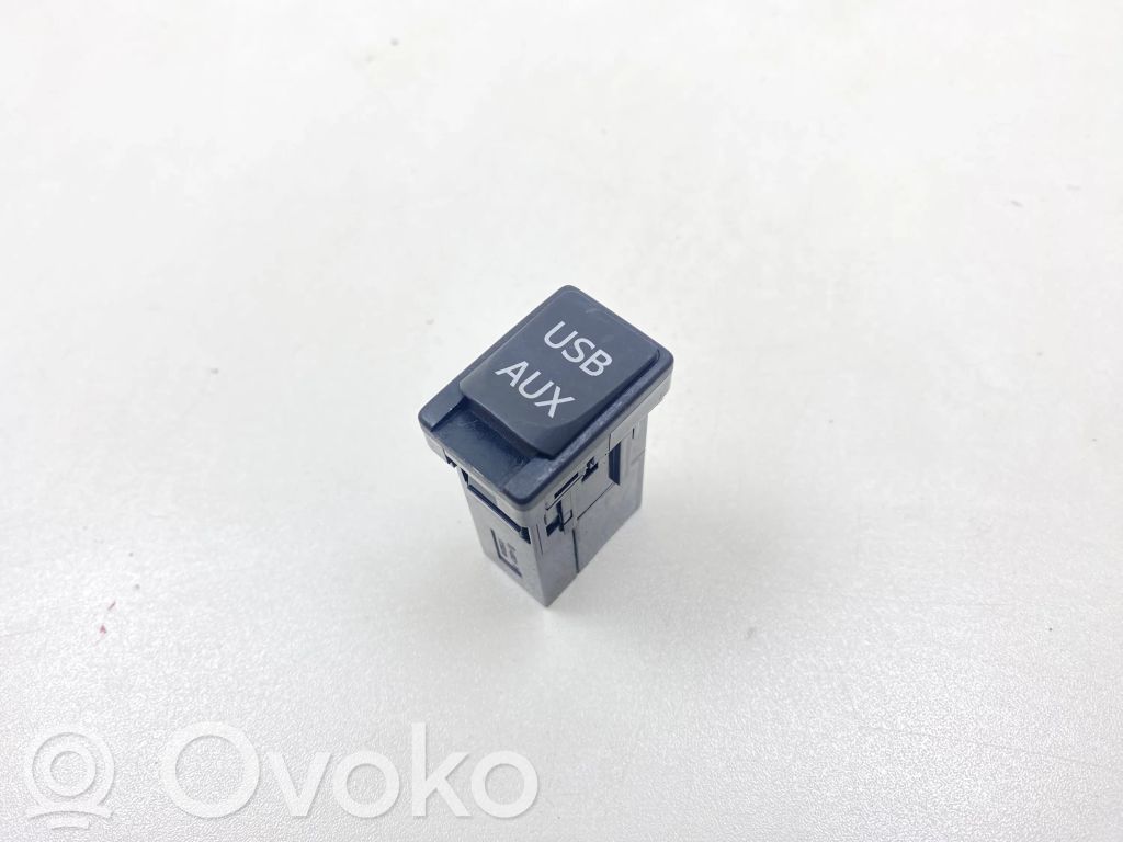 Toyota Verso USB socket connector 