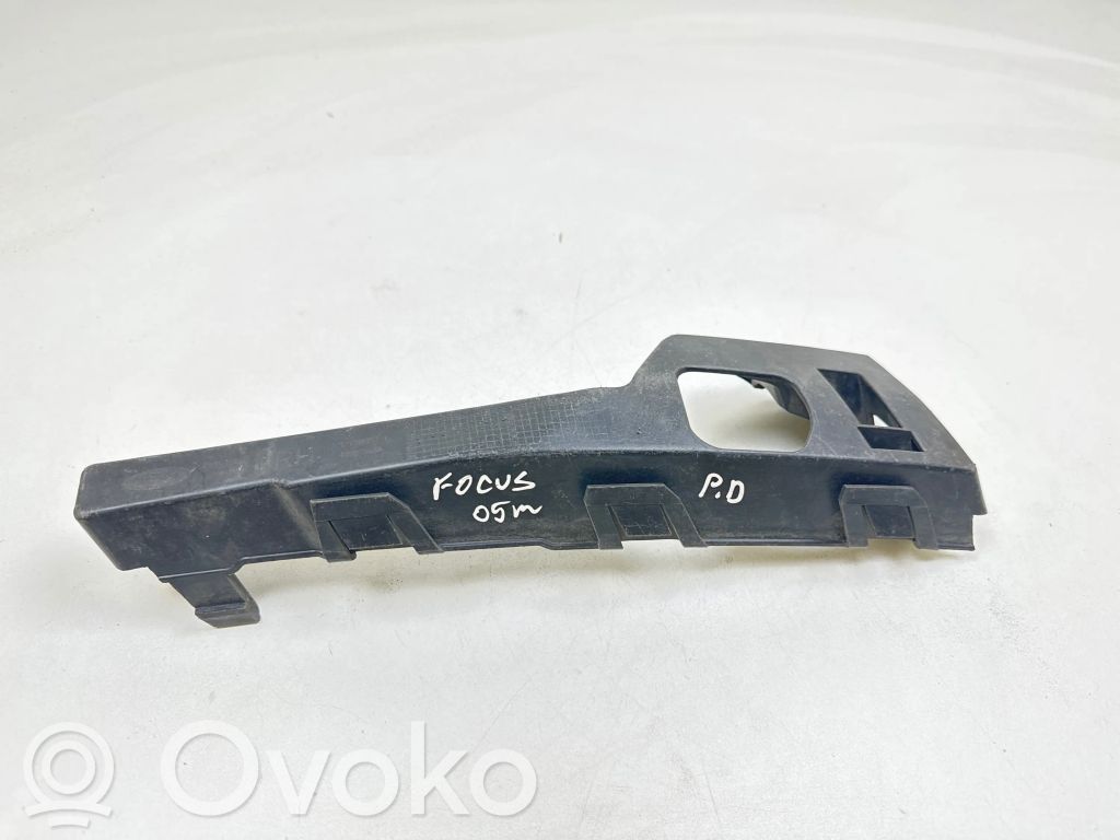 Ford Focus Front bumper mounting bracket 