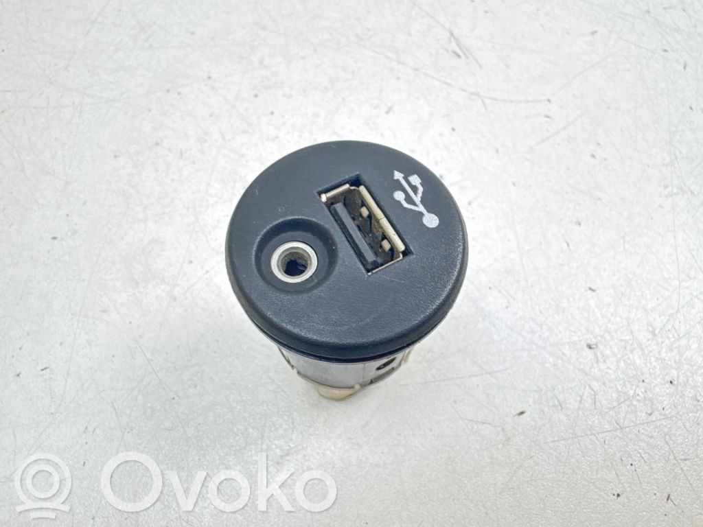 Enchufe conector USB   28023BH00A