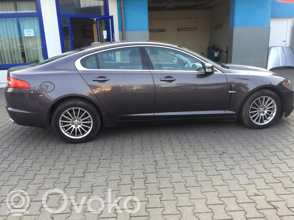 Jaguar XF X250 Крыло 
