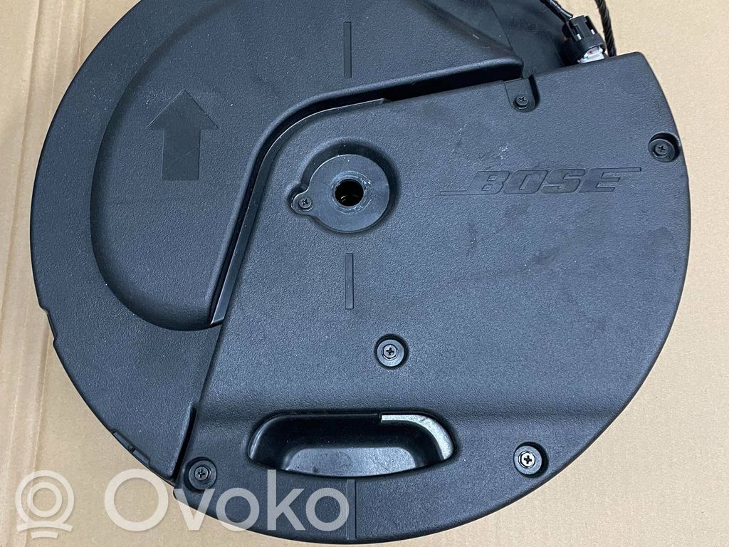 Parcel shelf speaker