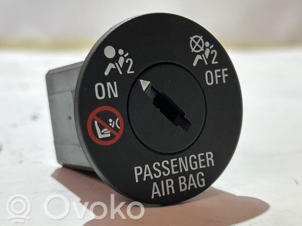 Opel Insignia A Wyłącznik poduszki powietrznej Airbag pasażera 