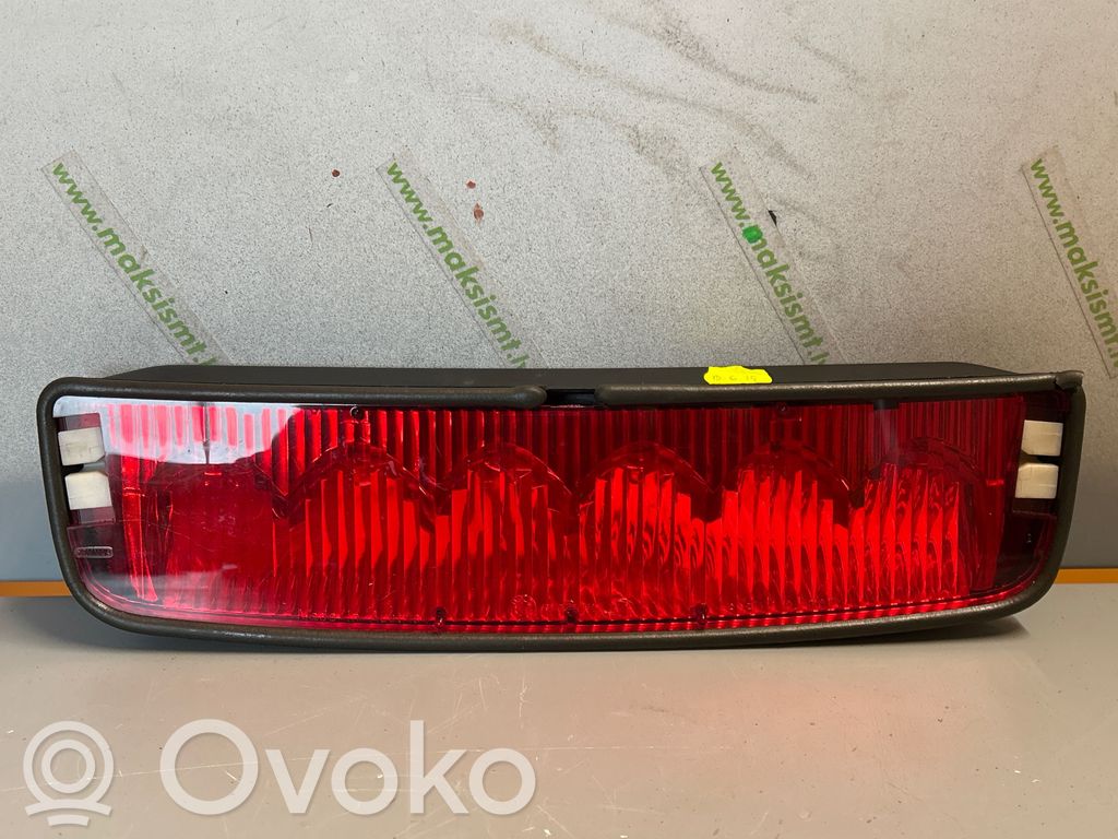 Trzecie światło stop   S302E127139