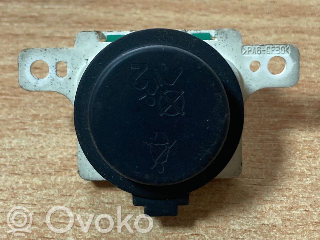 Nissan Note (E11) Keleivio oro pagalvės jungtukas 