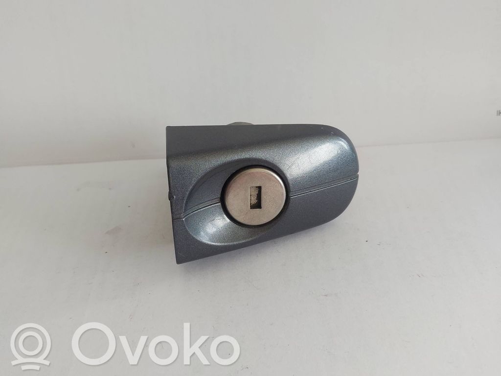 Ford Focus C-MAX Front door lock (next to the handle) 