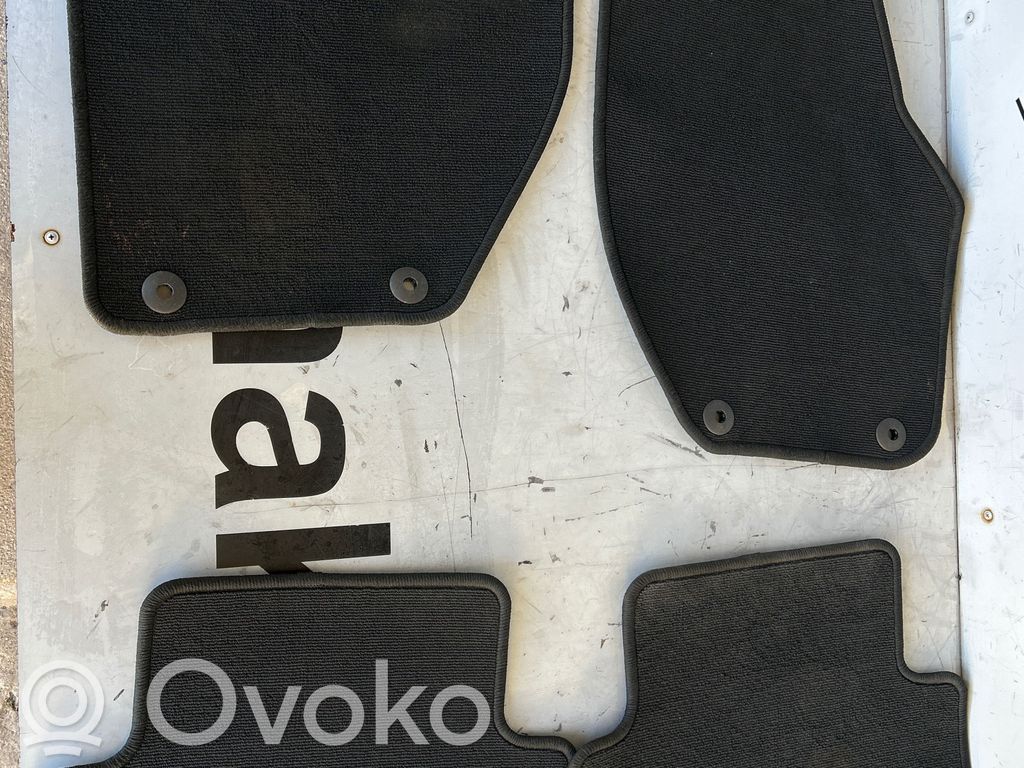 Volvo V40 Zestaw dywaników samochodowych 