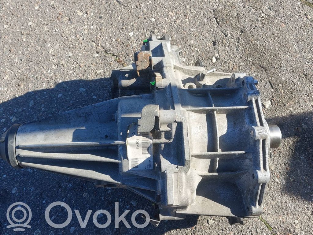 Nissan Navara D40 Gearbox transfer box case 