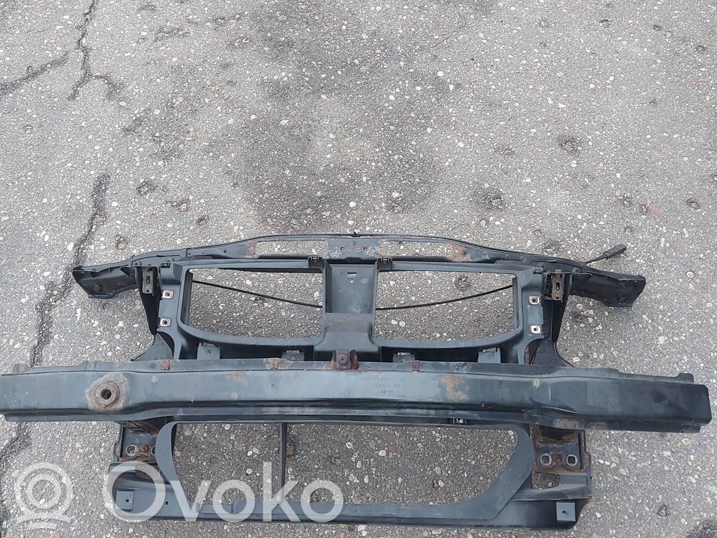 BMW 3 E90 E91 Radiatorių panelė 