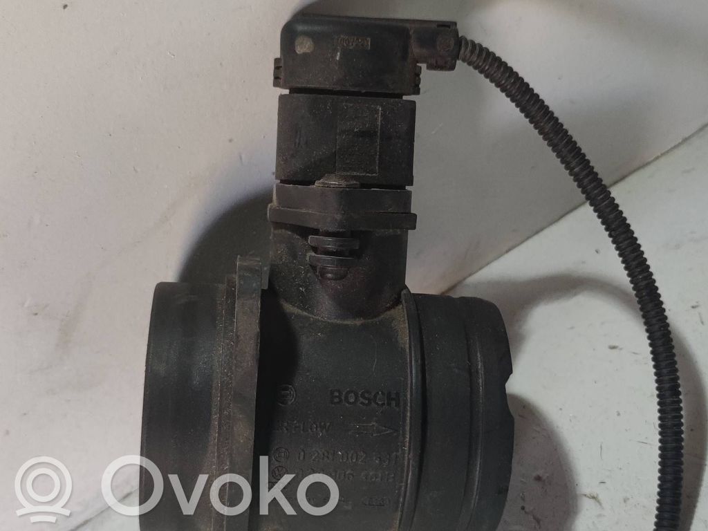 Volkswagen Golf V Przepływomierz masowy powietrza MAF 